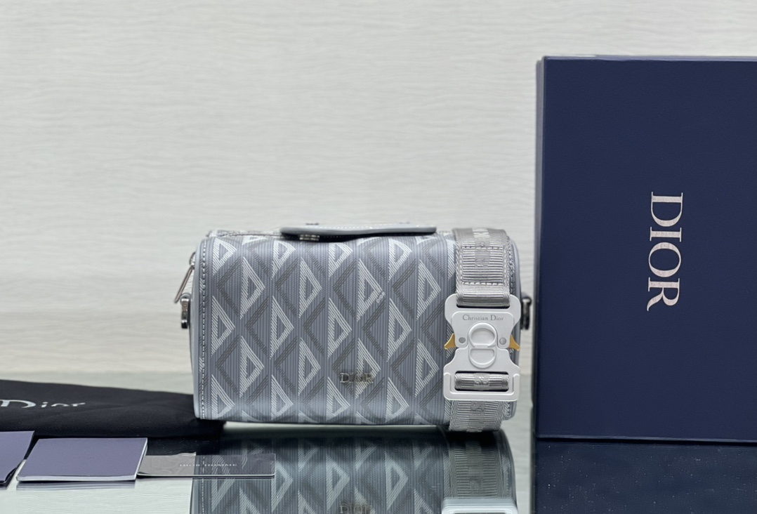 D*or saddle bag-25.5 x 20 x 6.5cm