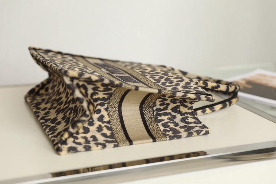 D*or small book tote-36.5cm