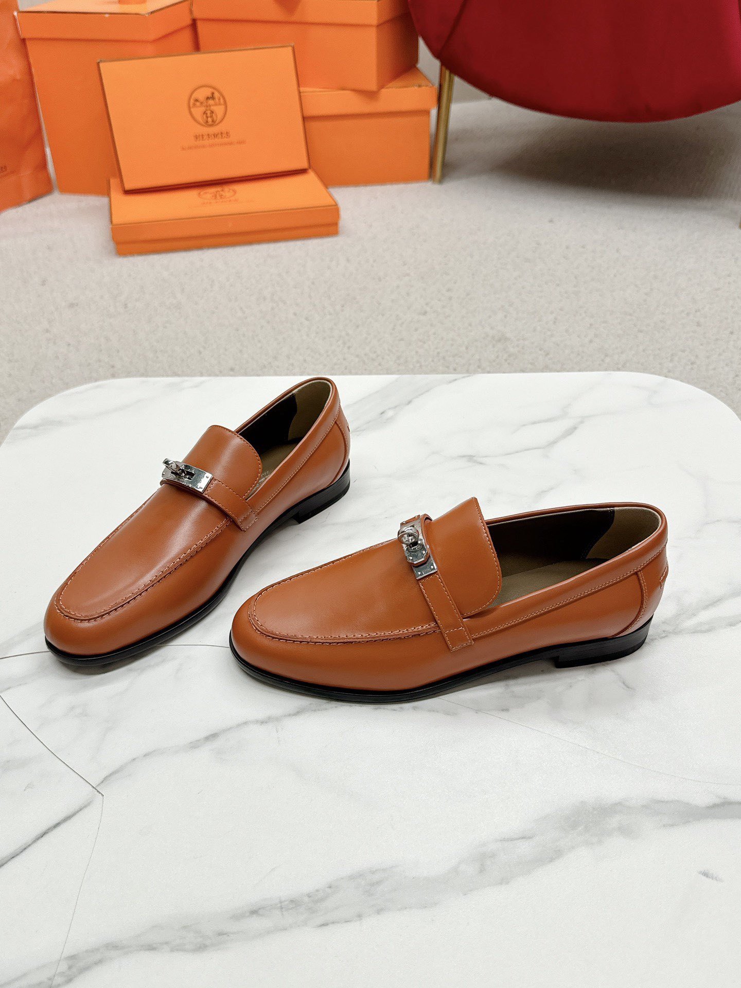 H**me5 Loafers