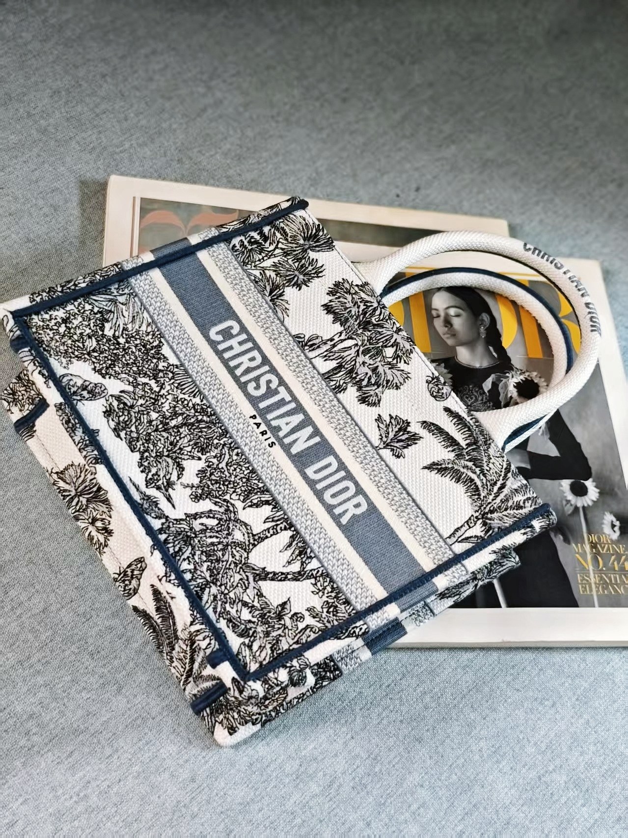 Diro Book Tote