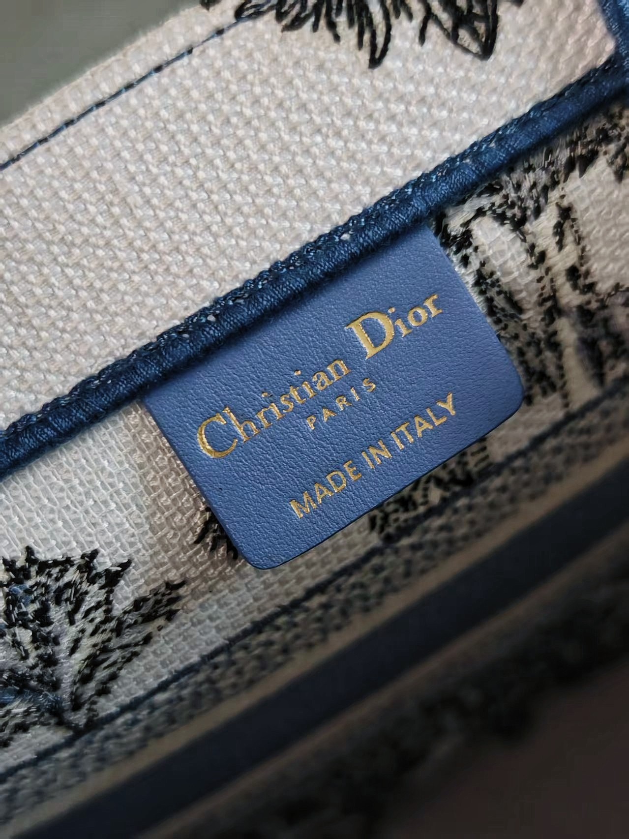 Diro Book Tote