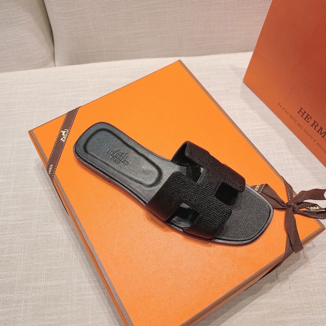 H**mes slippers