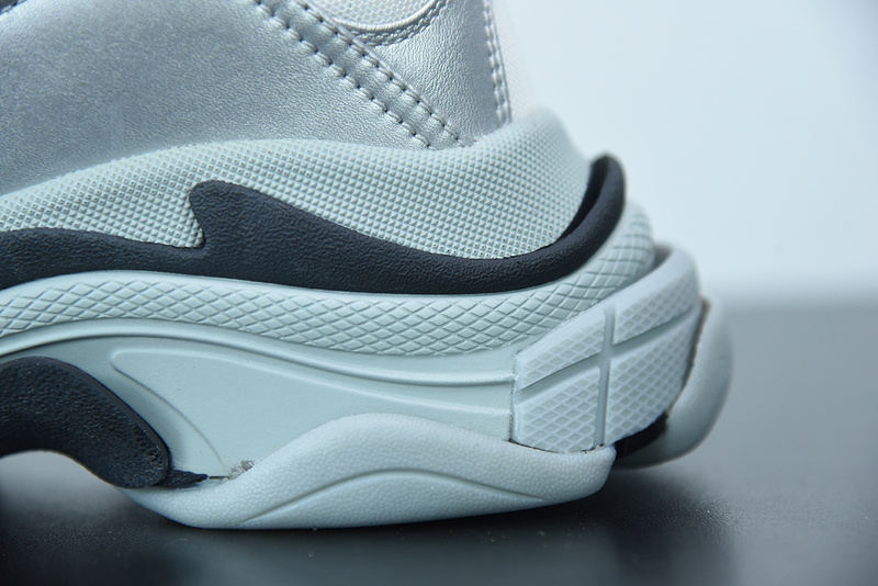 Ba*len*cia*ga triple s