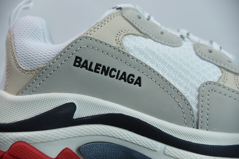 Ba*len*cia*ga triple s