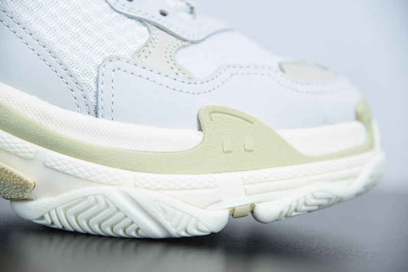 Ba*len*cia*ga triple s