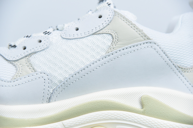 Ba*len*cia*ga triple s