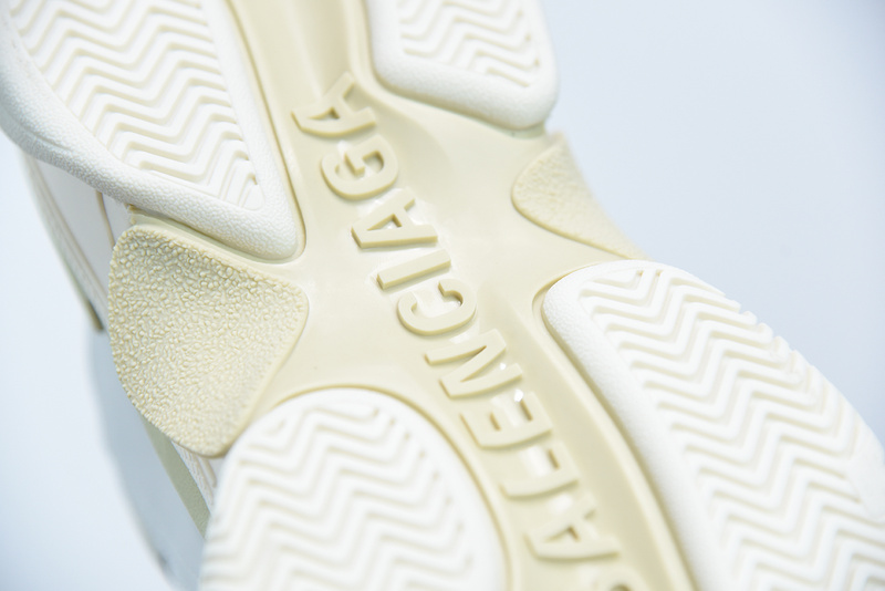 Ba*len*cia*ga triple s