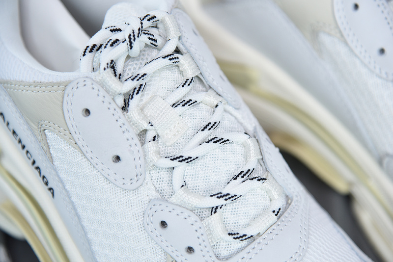 Ba*len*cia*ga triple s