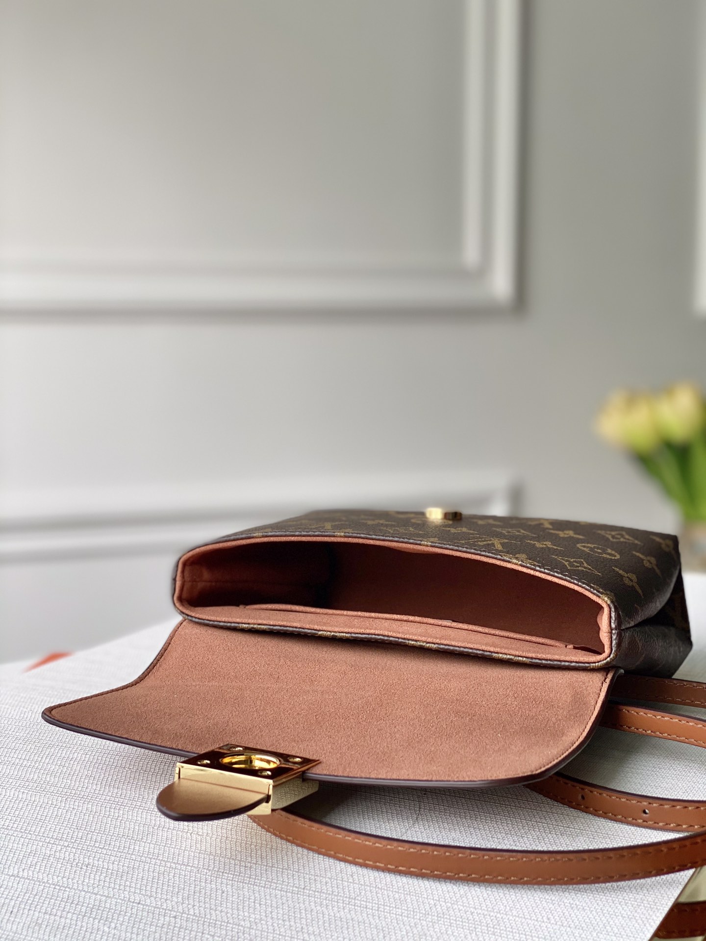 l0*is V*t0n locky bb bag -21* 17.0*8cm