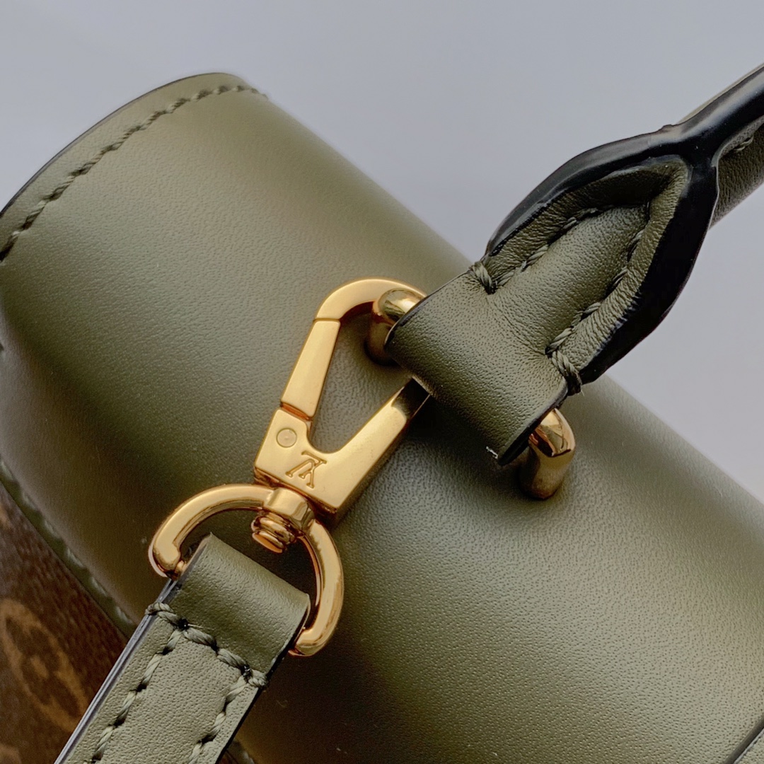 l0*is V*t0n locky bb bag -21* 17.0*8cm