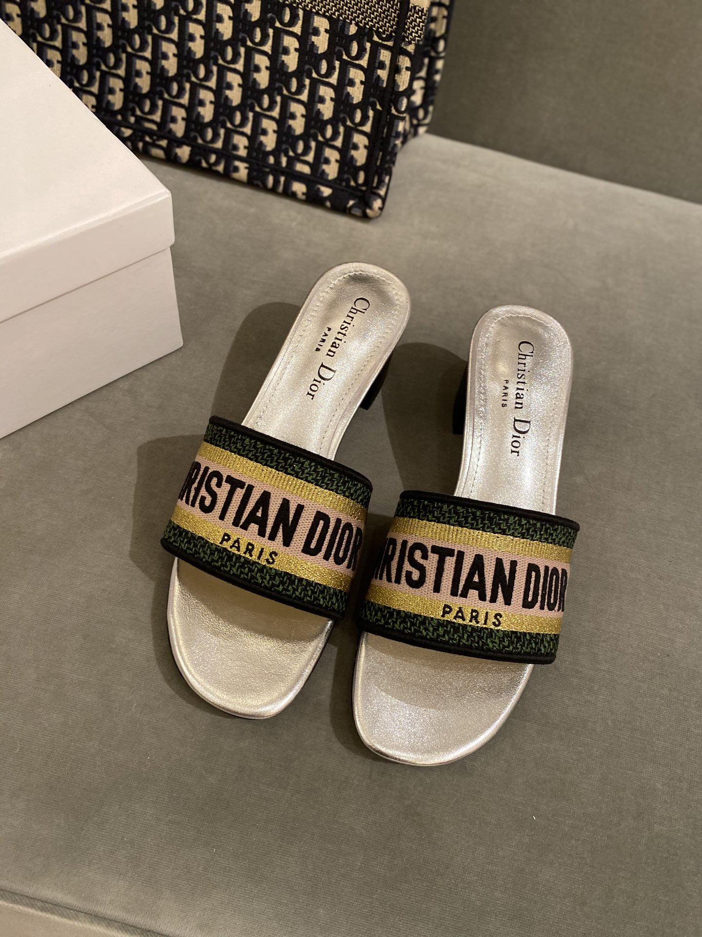 D*or slippers