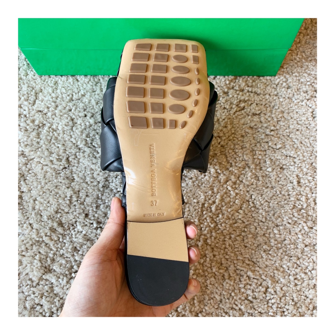 bo*te*ga Ve*ne*ta sandals