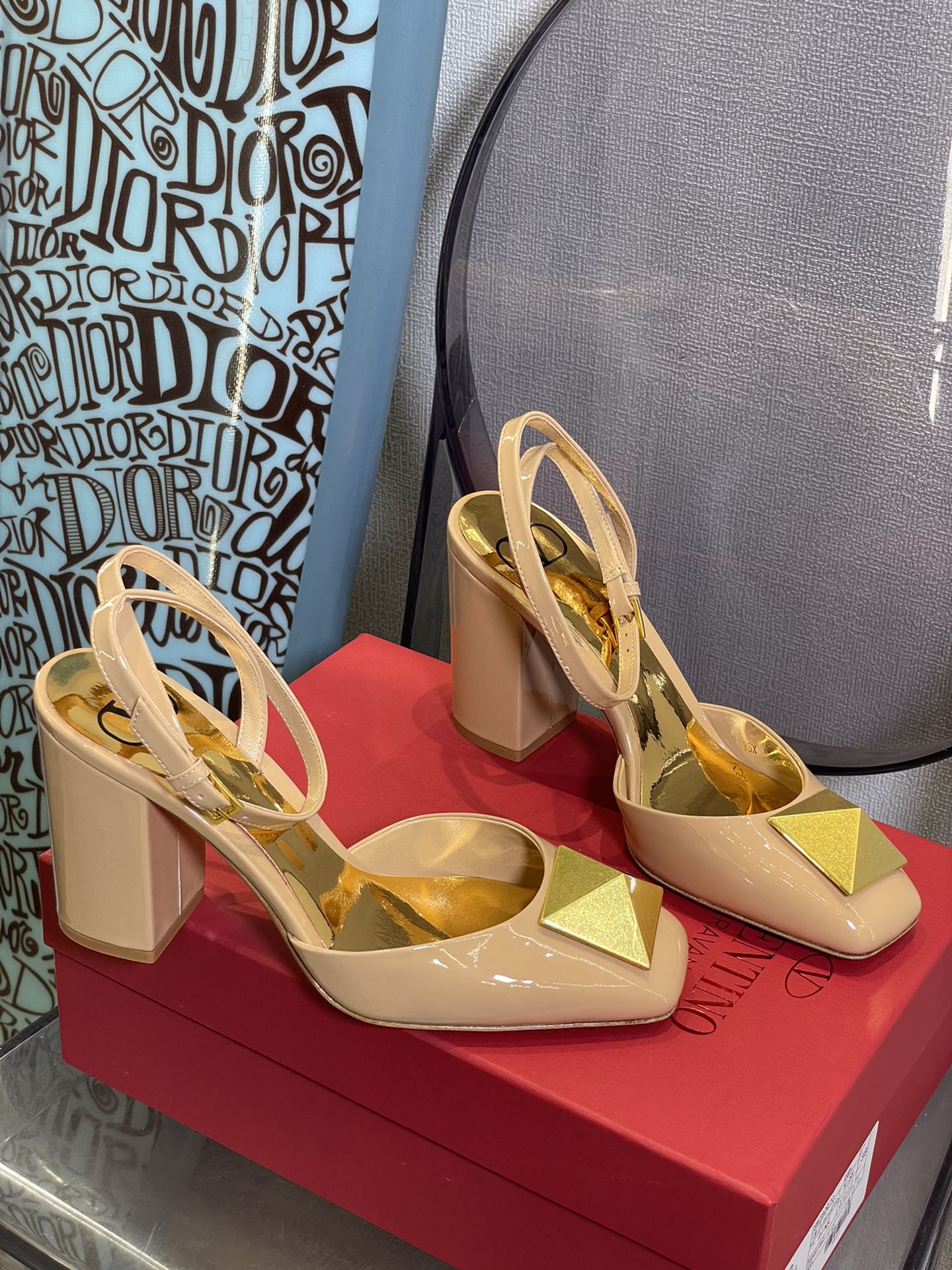 Va1e*ntin0 2022ss heels