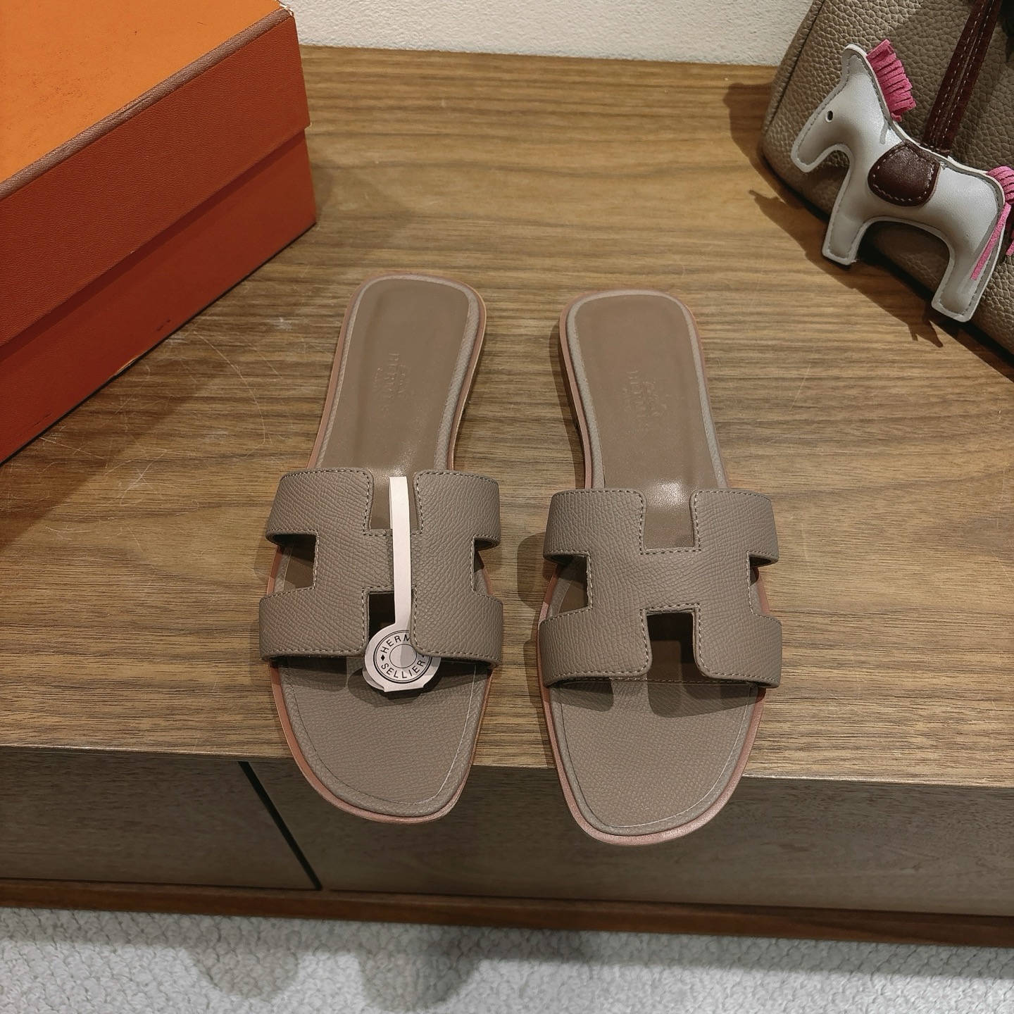 H**me5 slippers in caviar leather