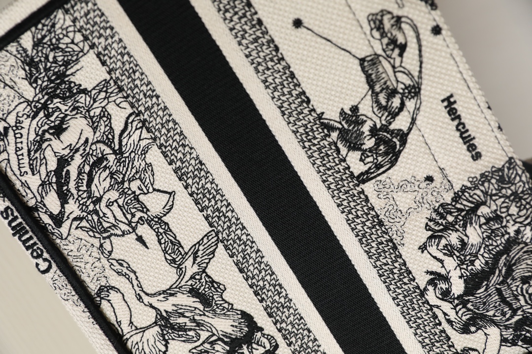 D*or small book tote-26*8*22cm