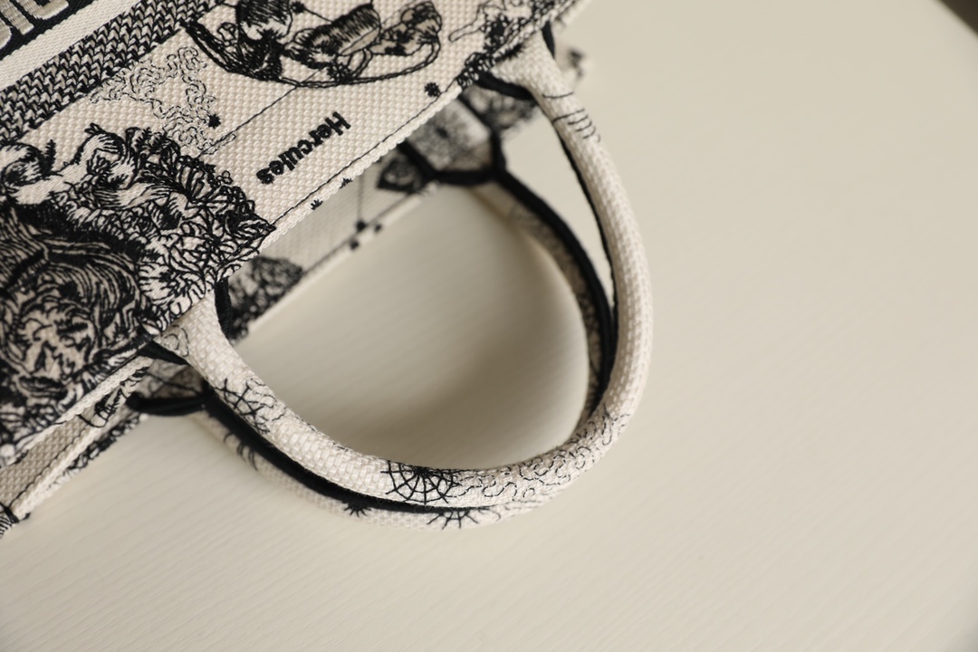 D*or small book tote-26*8*22cm