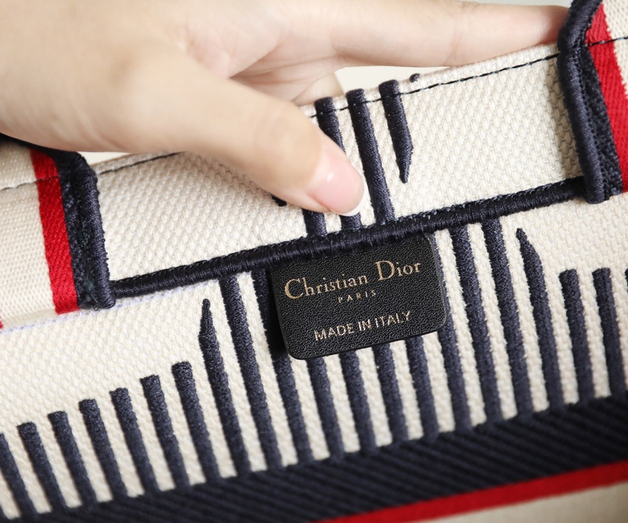 D*or small book tote-36.5cm