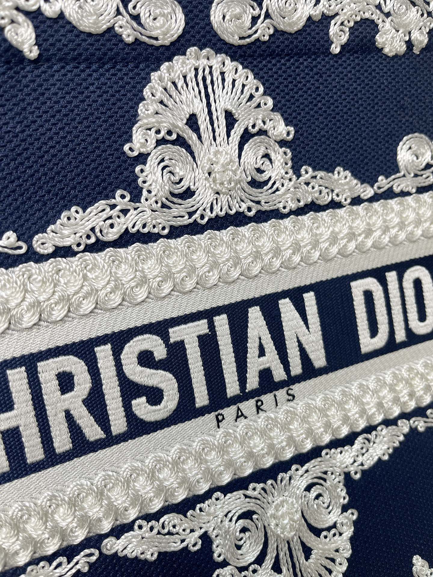 D*or small book tote-36.5cm