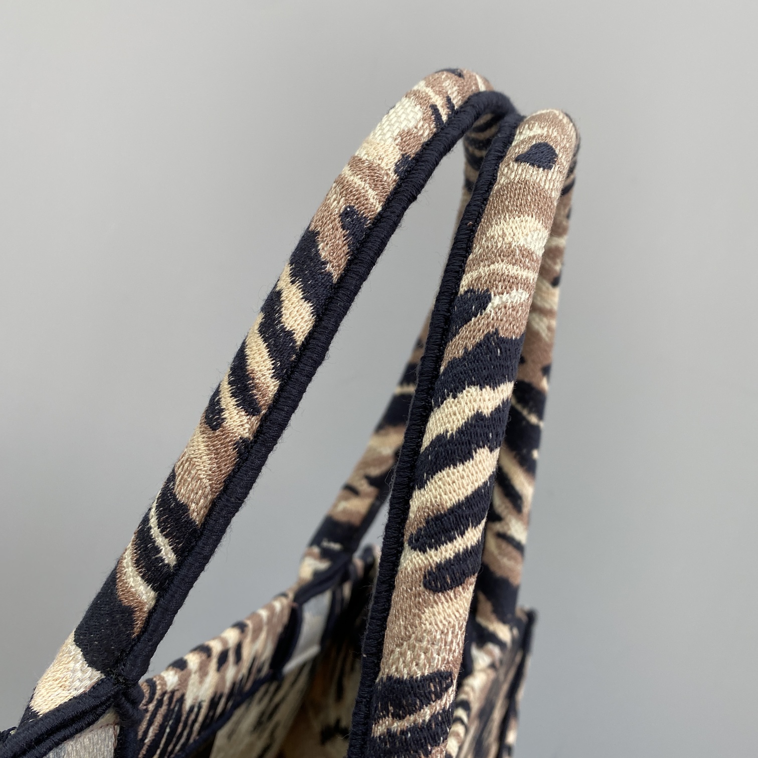 D*or small book tote-36.5cm