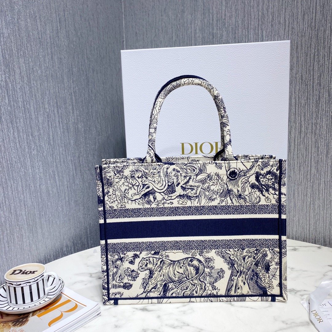 D*or small book tote-36.5cm