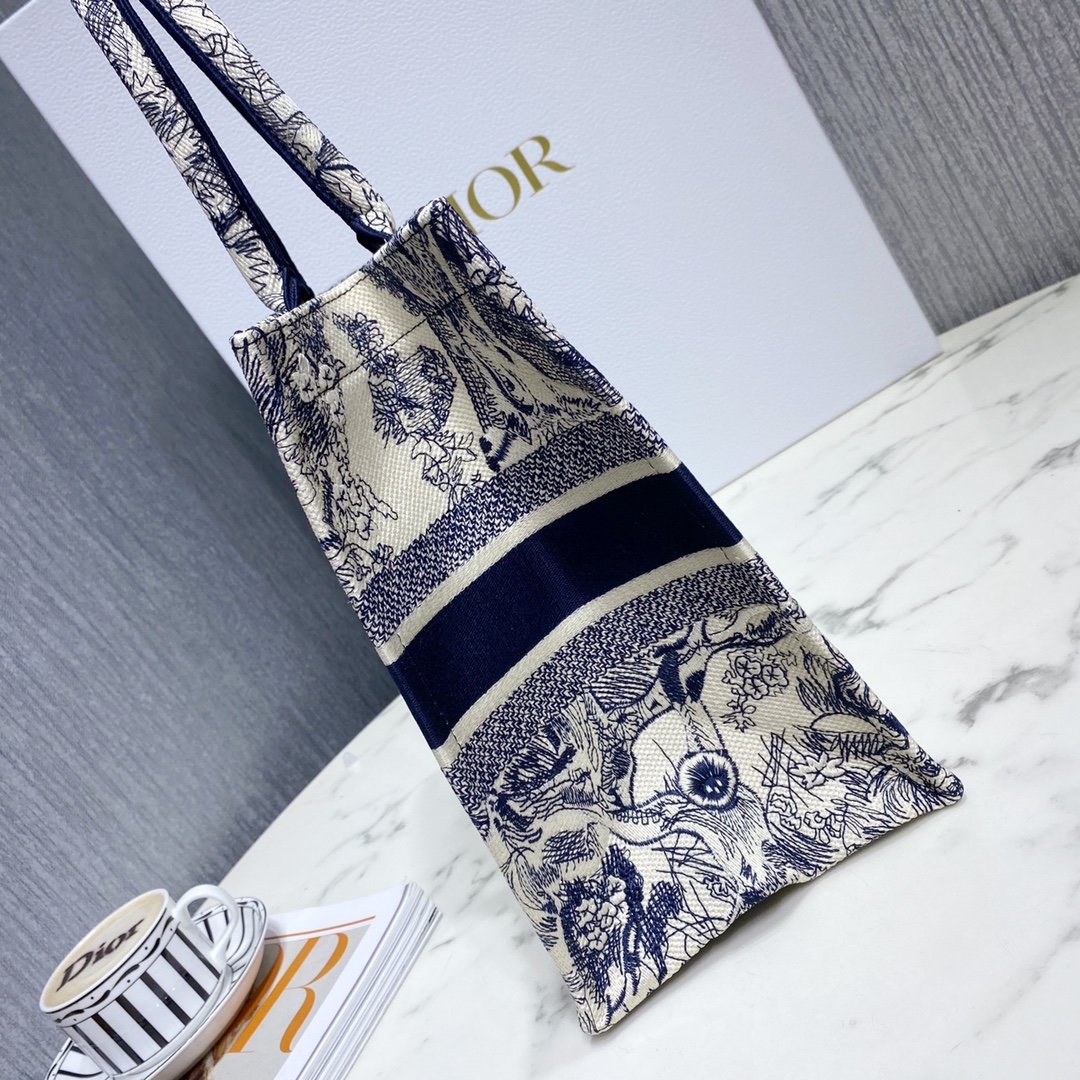 D*or small book tote-36.5cm