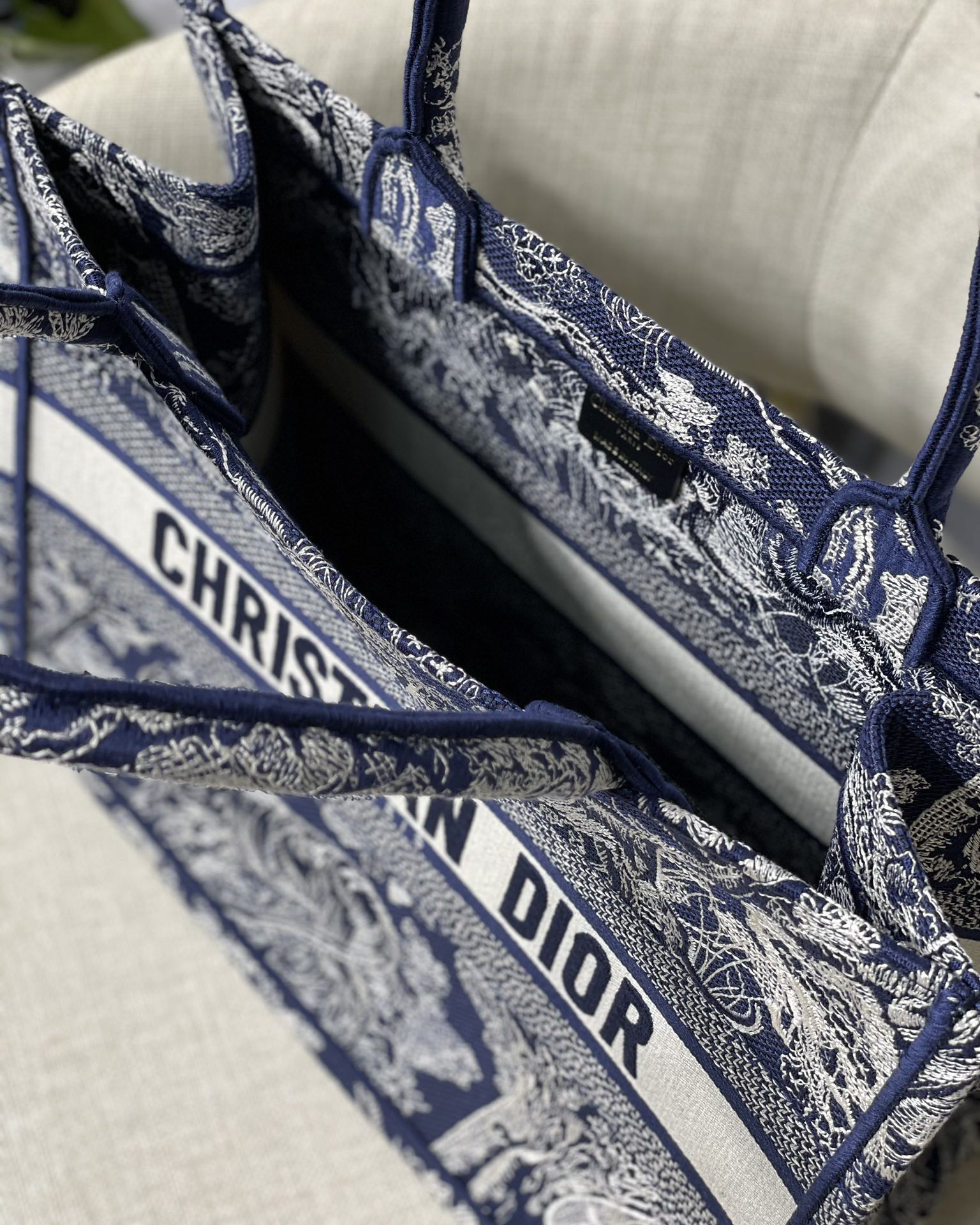 D*or small book tote-36.5cm