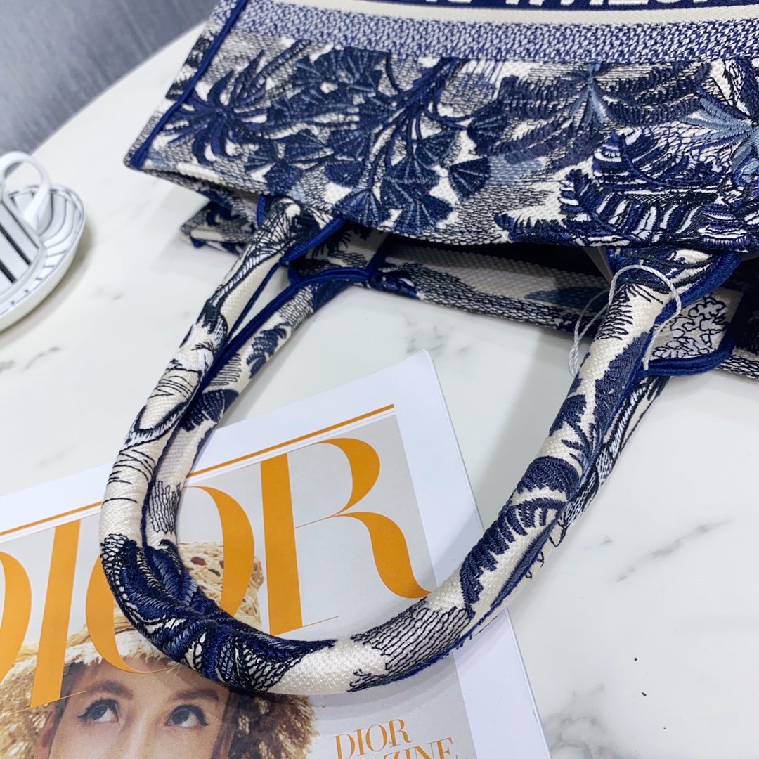 D*or small book tote-36.5cm