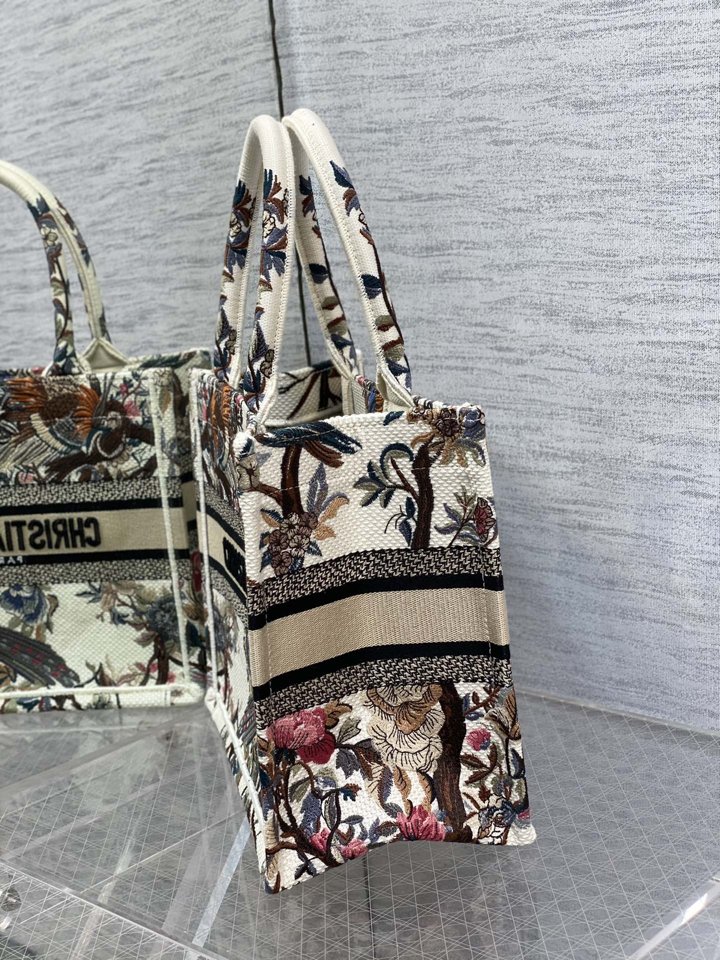 D*or small book tote-26*8*22cm