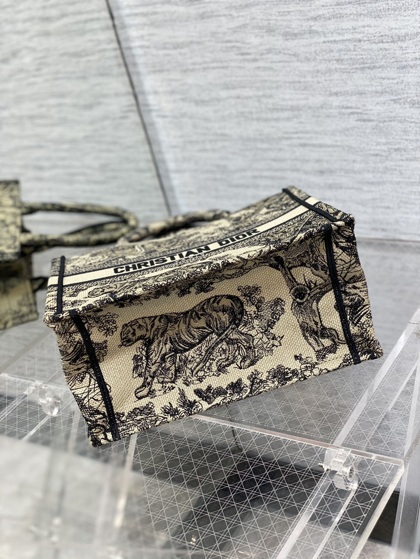 D*or small book tote-26*8*22cm