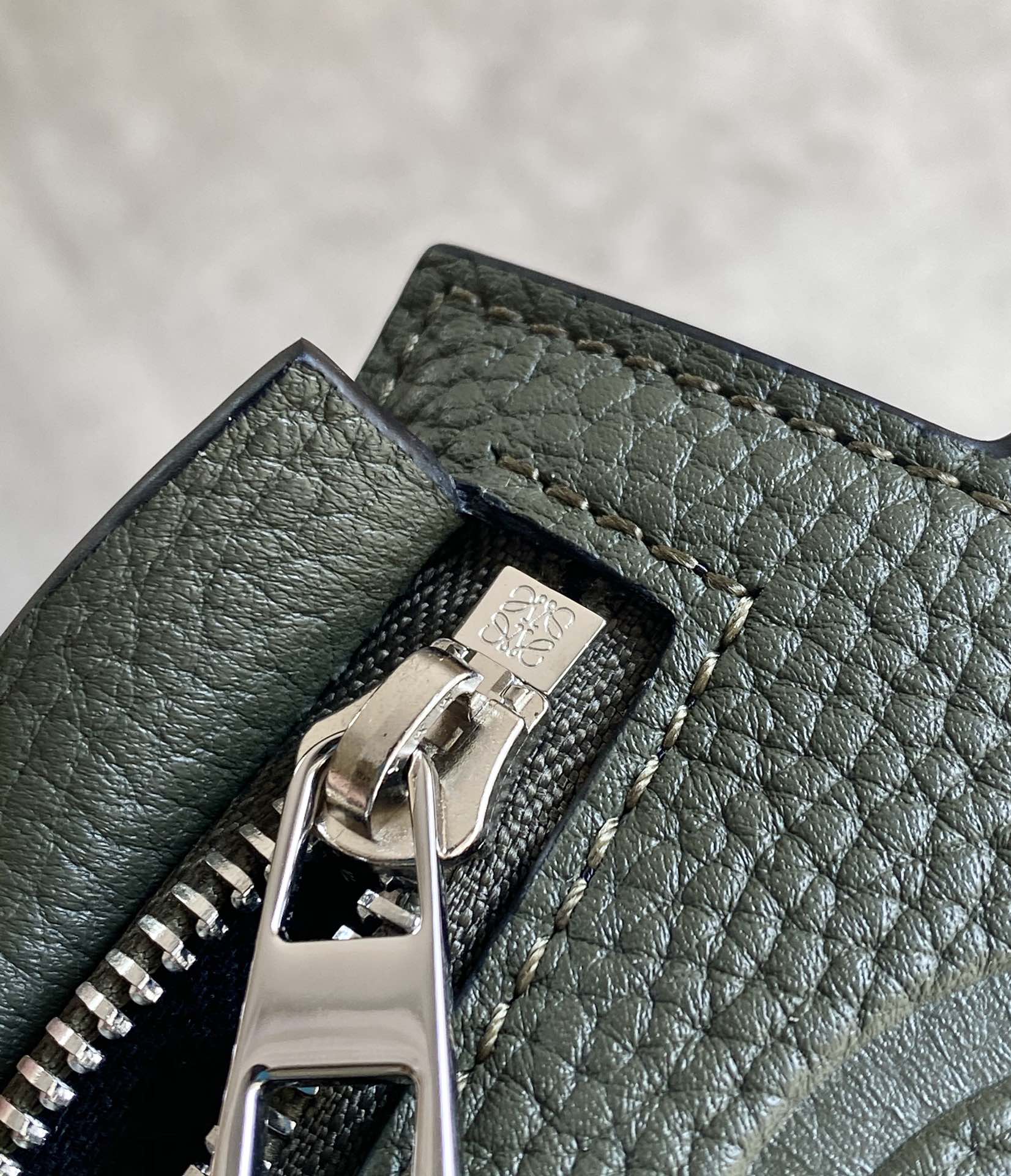 L0ew* pouch-29.5*20cm