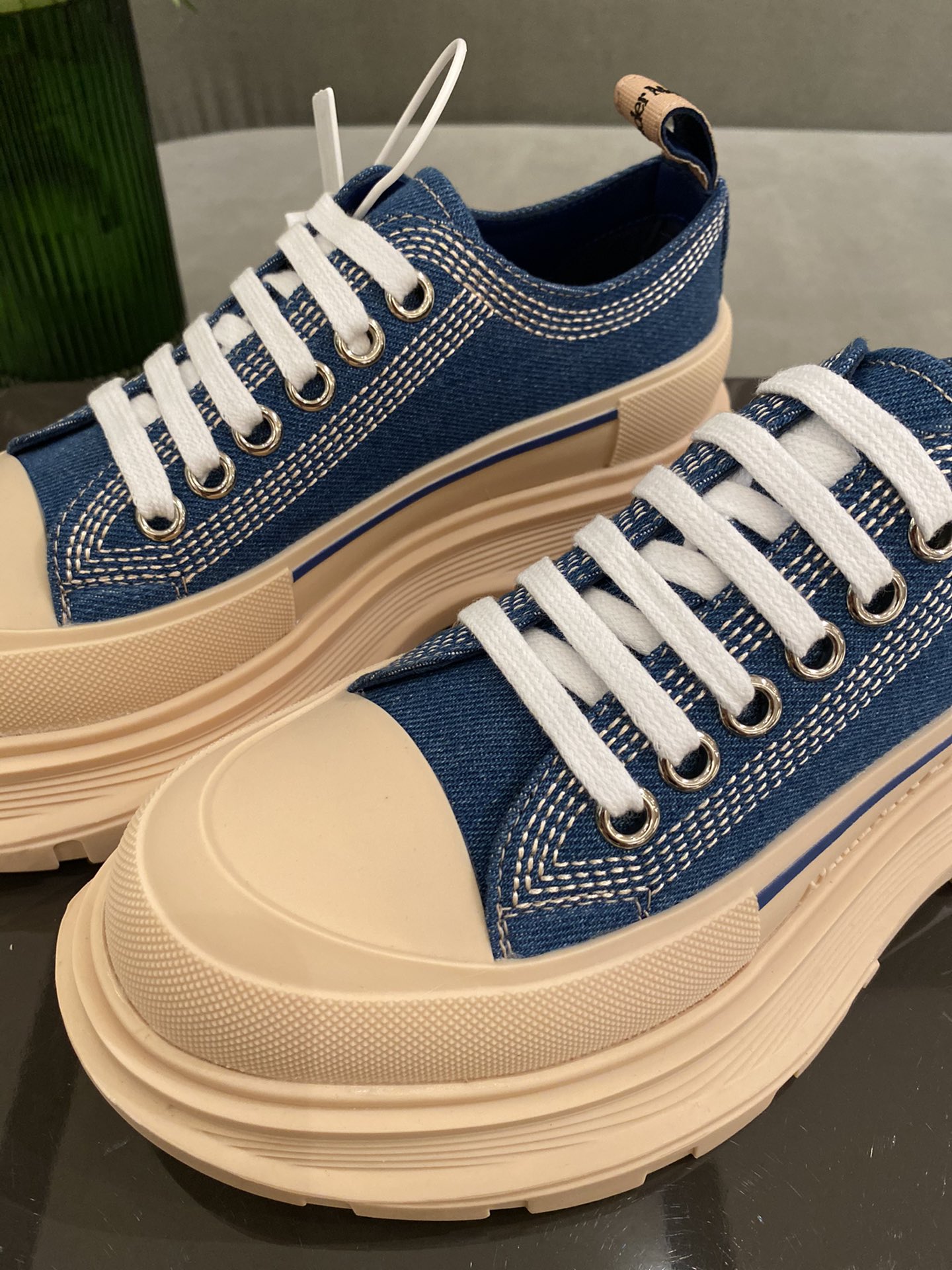 A1exa*der m*q*en sports shoes