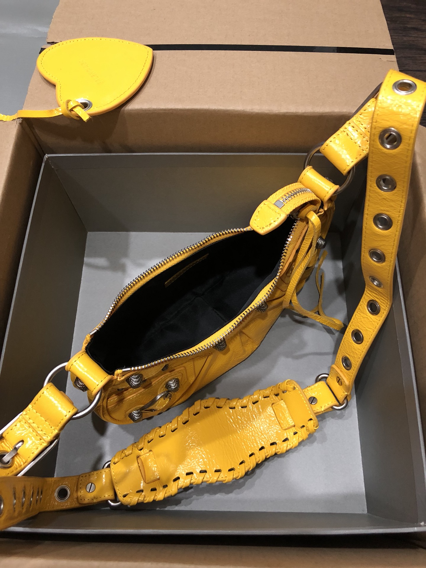 Balenciag Le Cagole Handbags-26*16*10CM