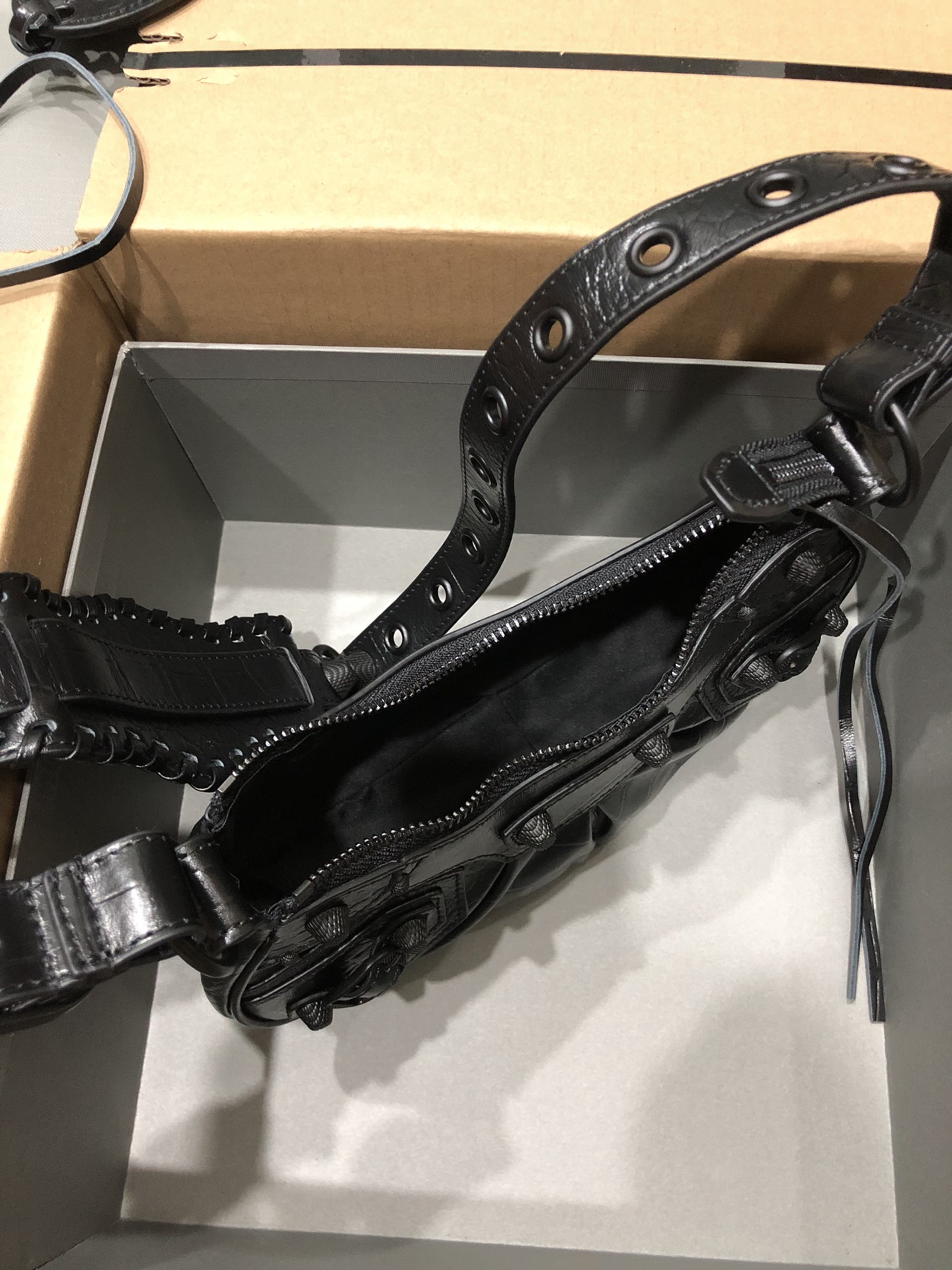 Balenciag Le Cagole Handbags-Crocodile-26*16*10CM