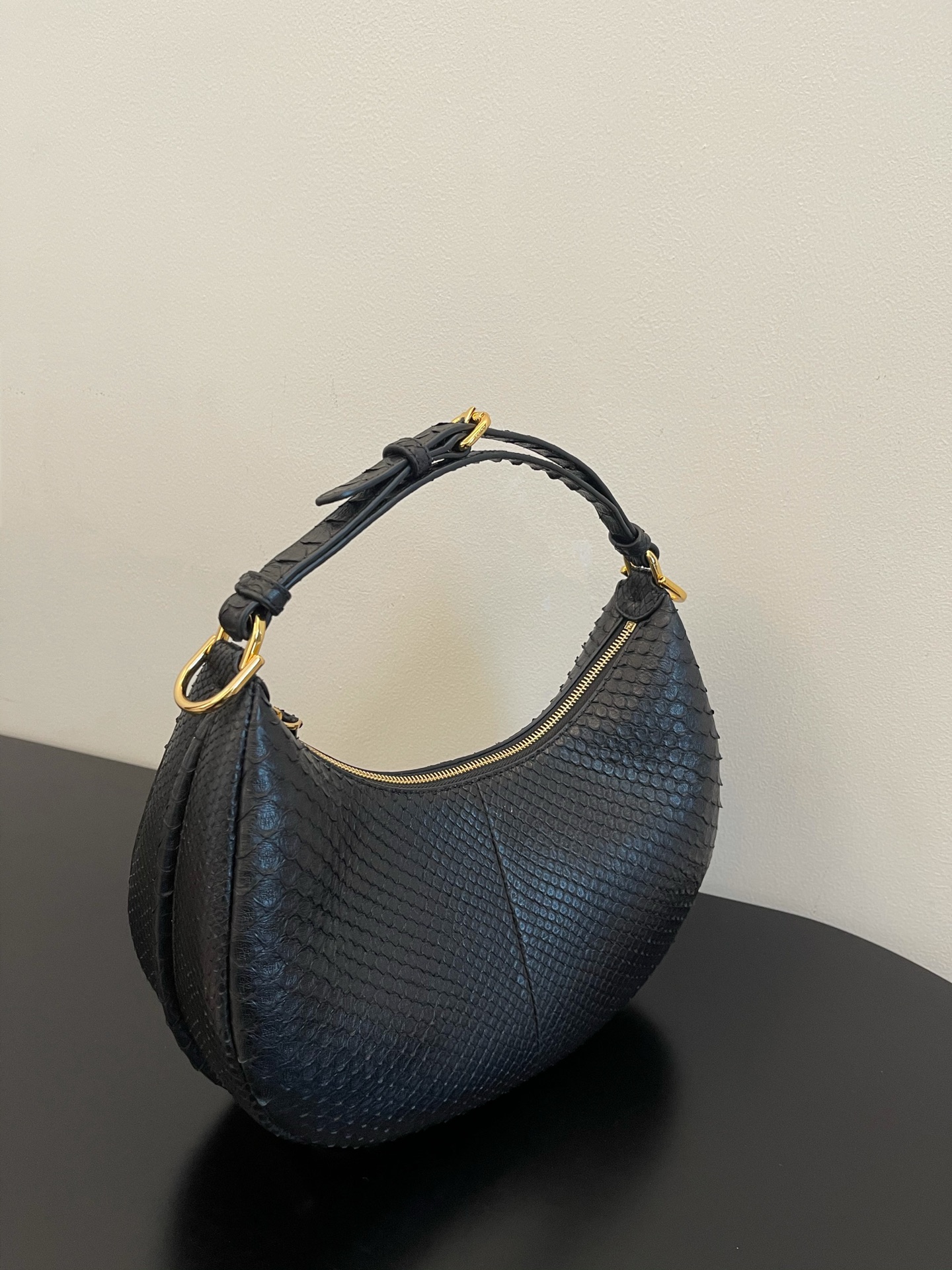 F**di praphy-29x24.5x10cm