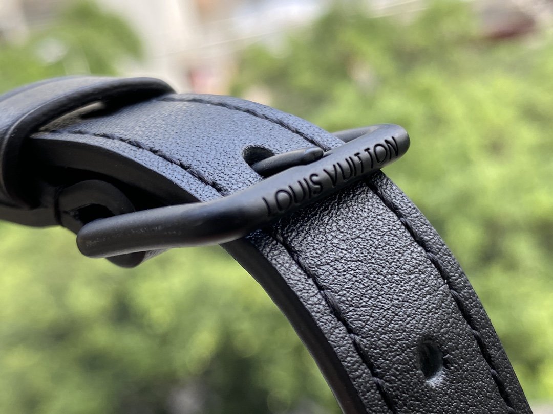 l0*is V*t0n soft trunk-25x17x9.5m