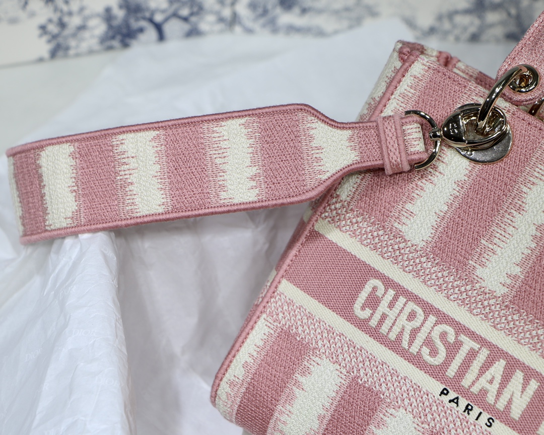 lady D*or bag-24*20*11cm