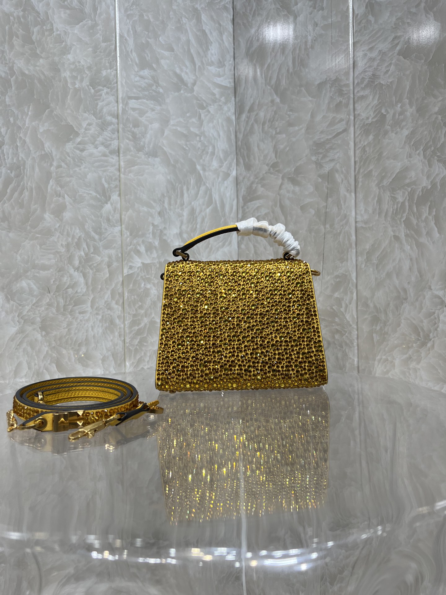 Va1e*ntin0 vlogo signature chain bag-19*13*9cm