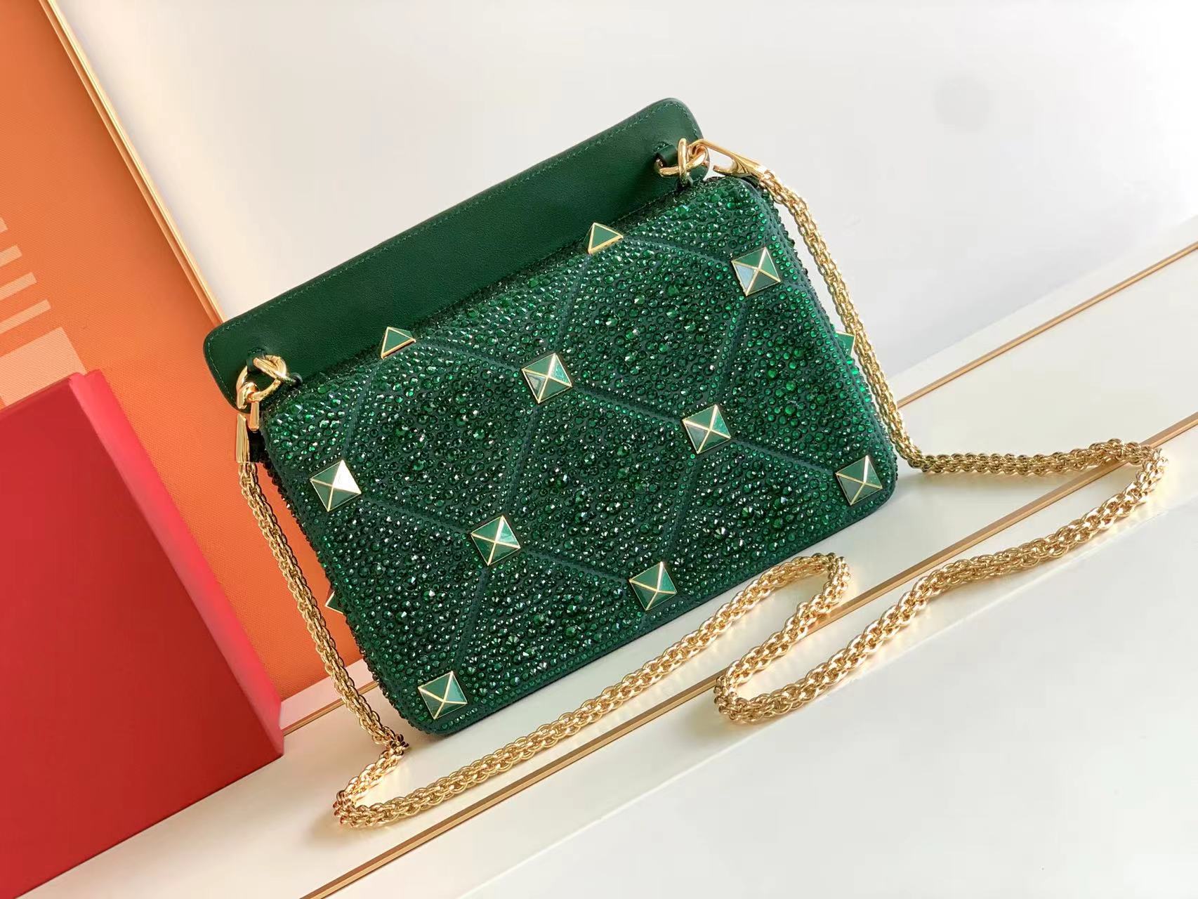 Va1e*ntin0 roman stud the soulder bag in nappa with chain-26x16x8cm