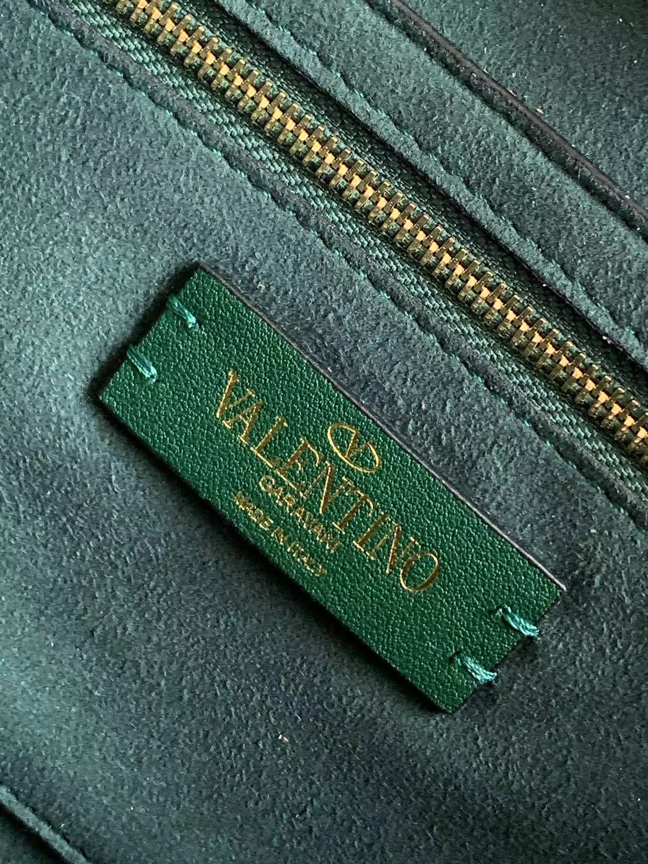 Va1e*ntin0 roman stud the soulder bag in nappa with chain-26x16x8cm