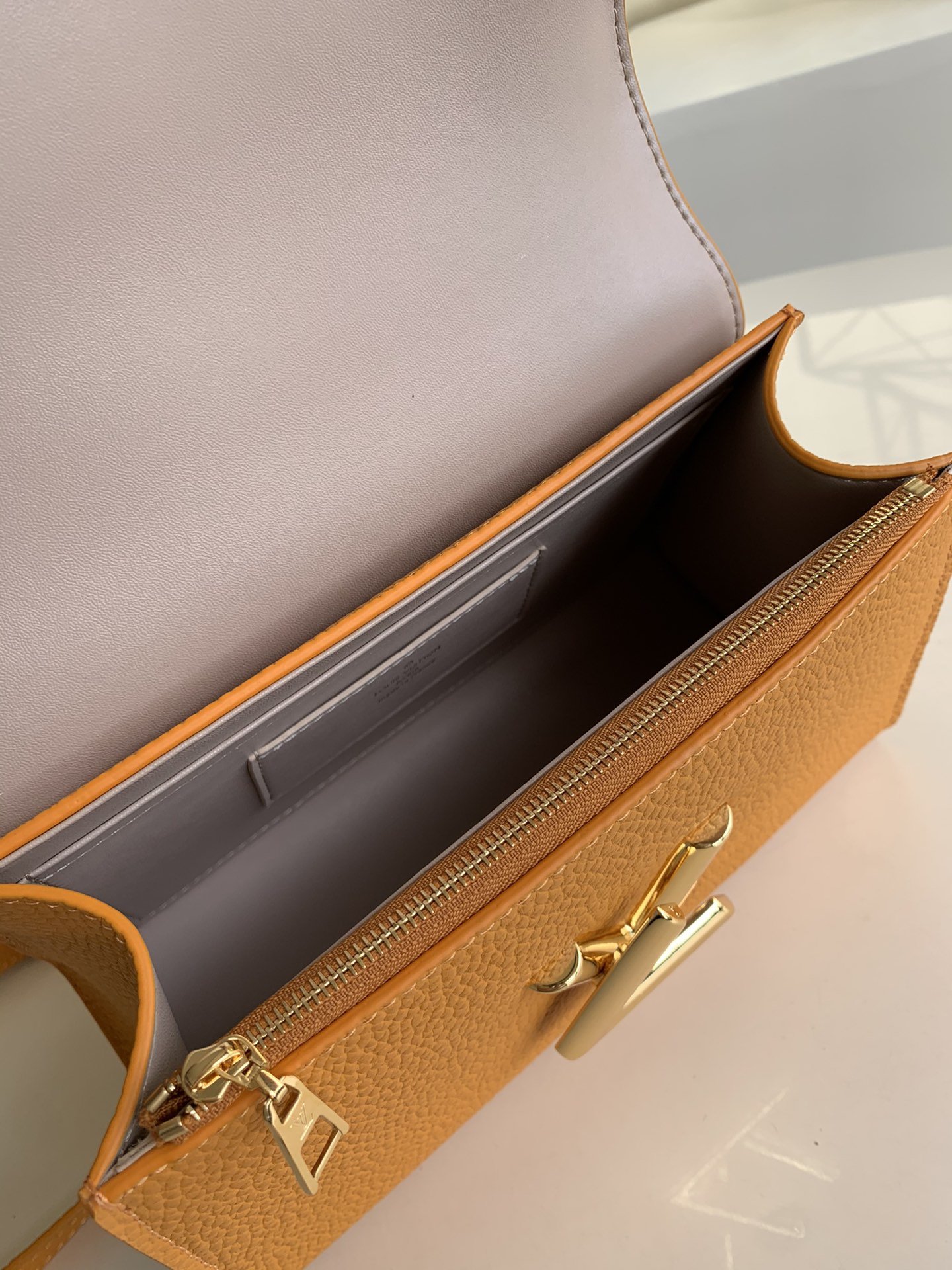 l0*is V*t0n twist one handle-17.0 x 25.0 x 11cm