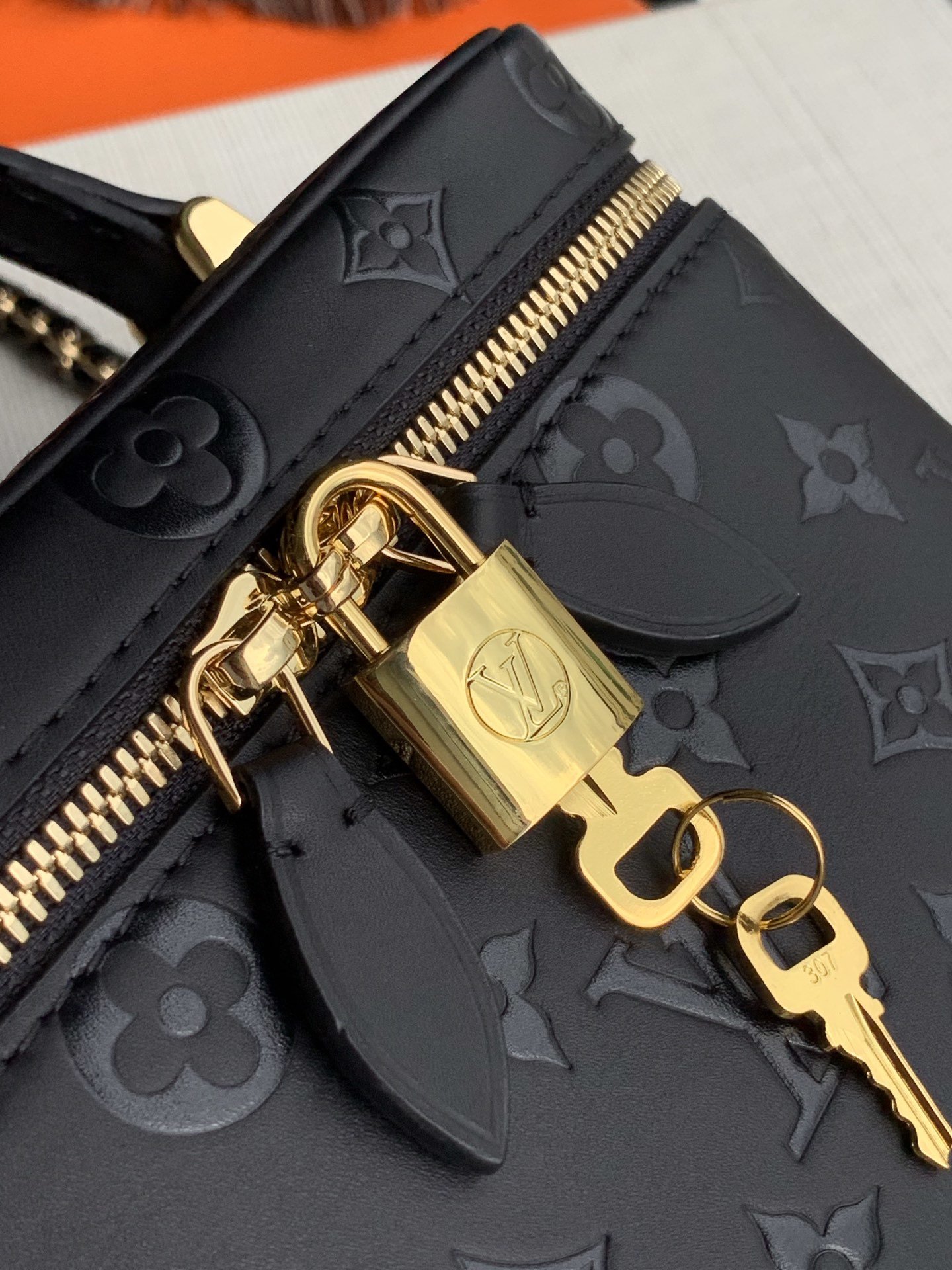 l0*is V*t0n cosmetic bag m42264-14*19*10cm