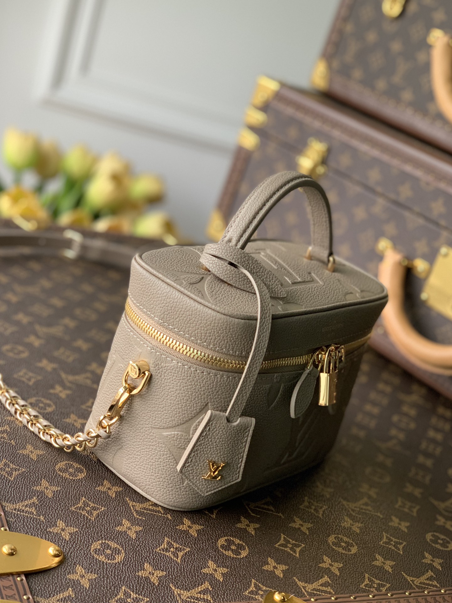 l0*is V*t0n vanity-14*19*10cm