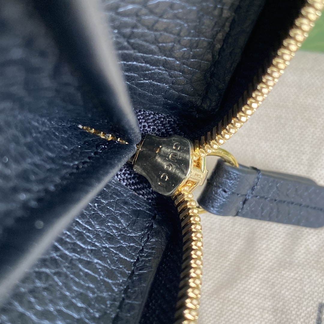 G*u*i wallet-19*10*2cm