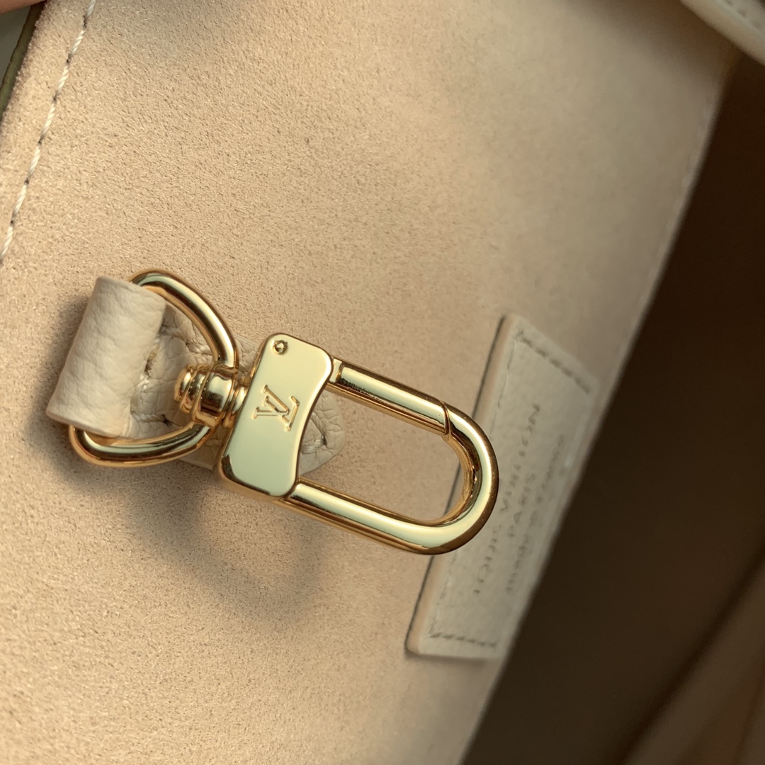 l0*is V*t0n spring in the city onthego handbag-35*27*14cm