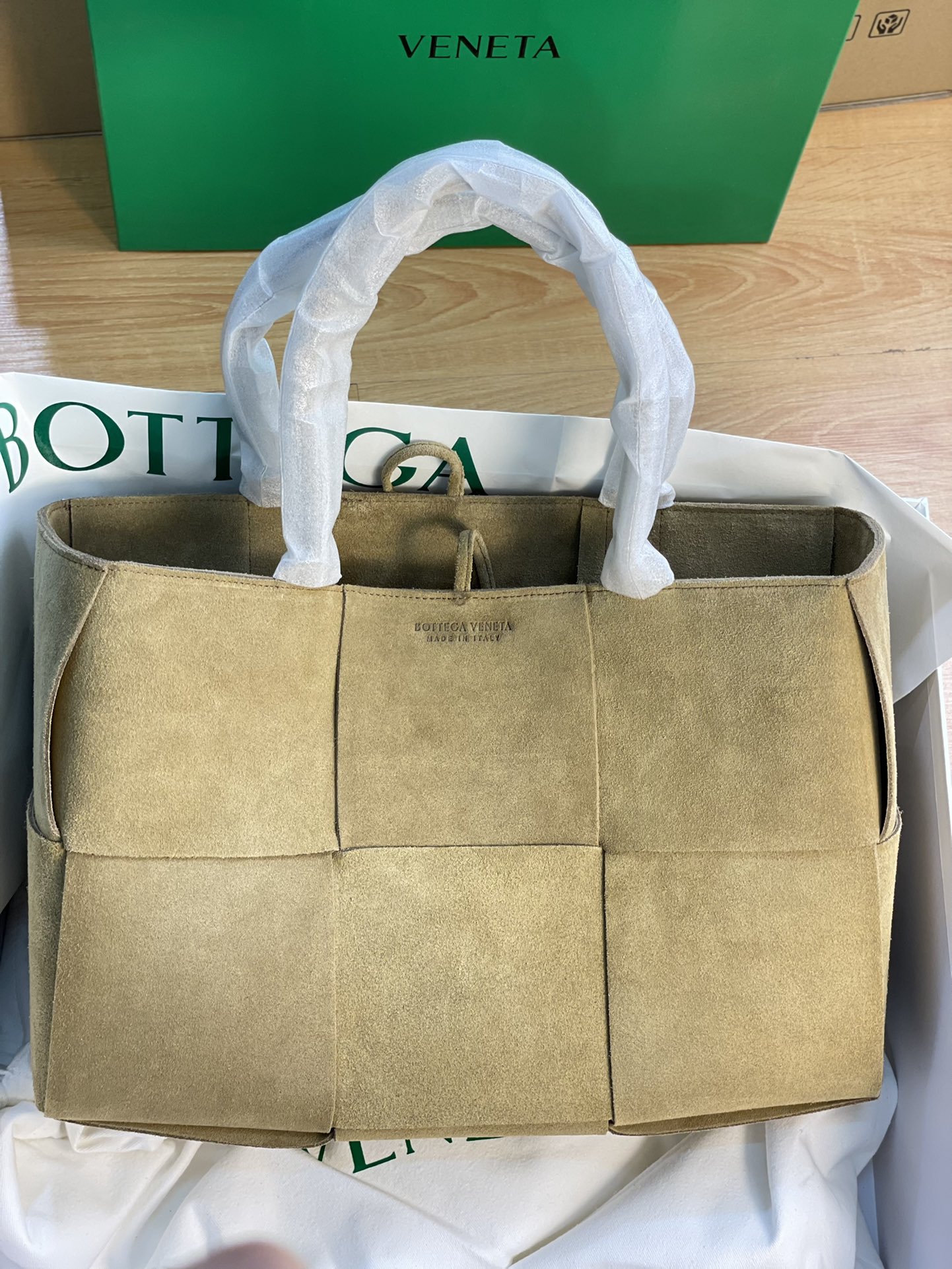 bo*te*ga Ve*ne*tatote-41×27×14cm