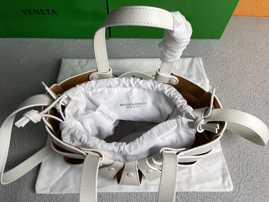 bo*te*ga Ve*ne*tatote-25*15*10cm