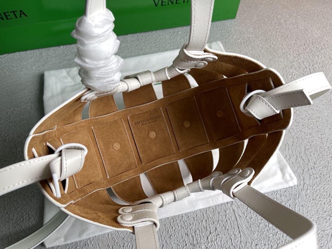 bo*te*ga Ve*ne*tatote-25*15*10cm