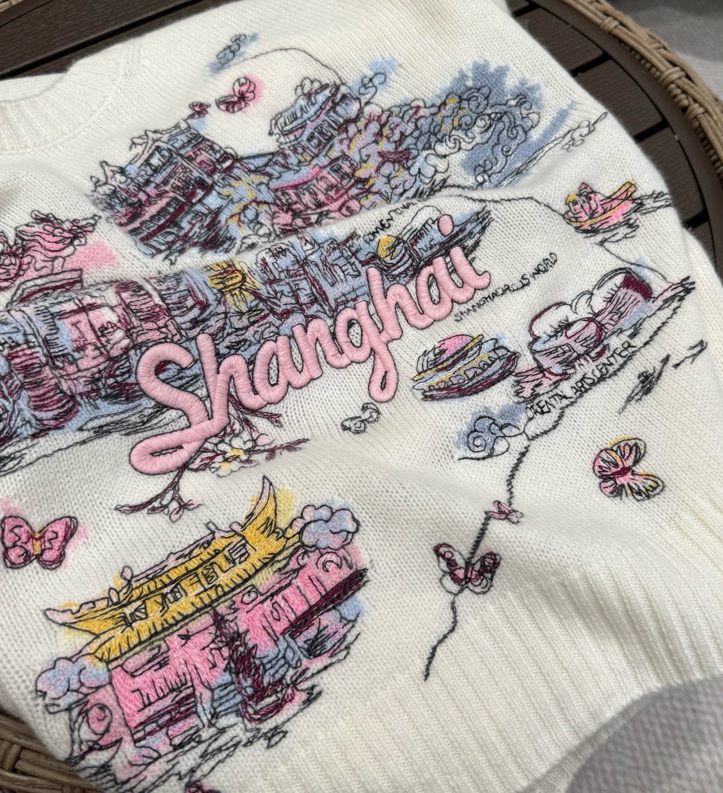 D10r souvenir embroidered sweater