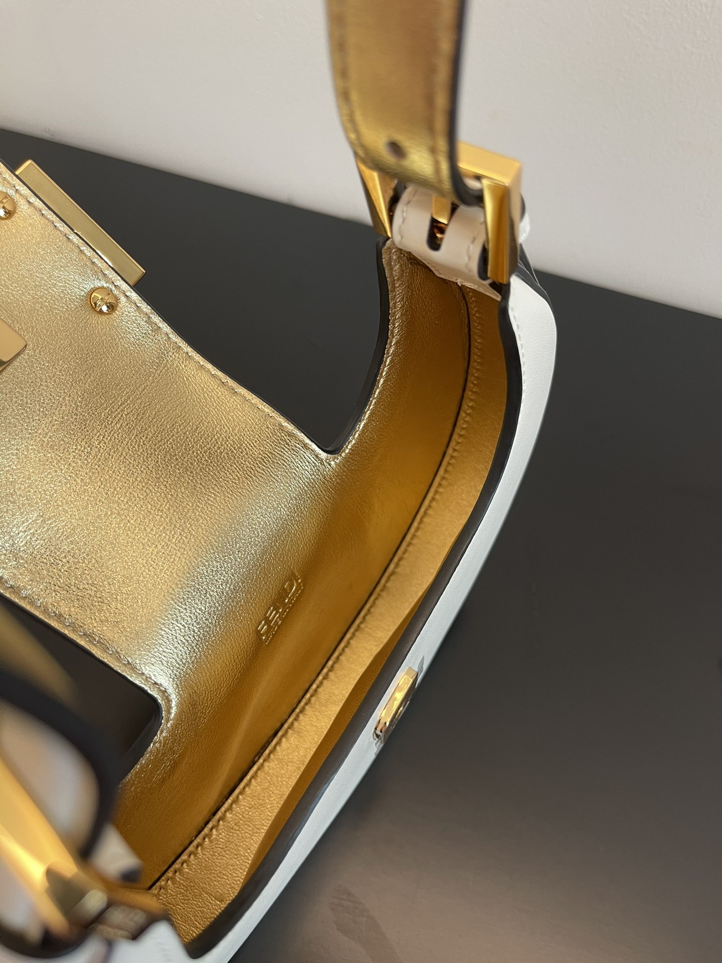 F**di cookie-22x4.5x17.5cm