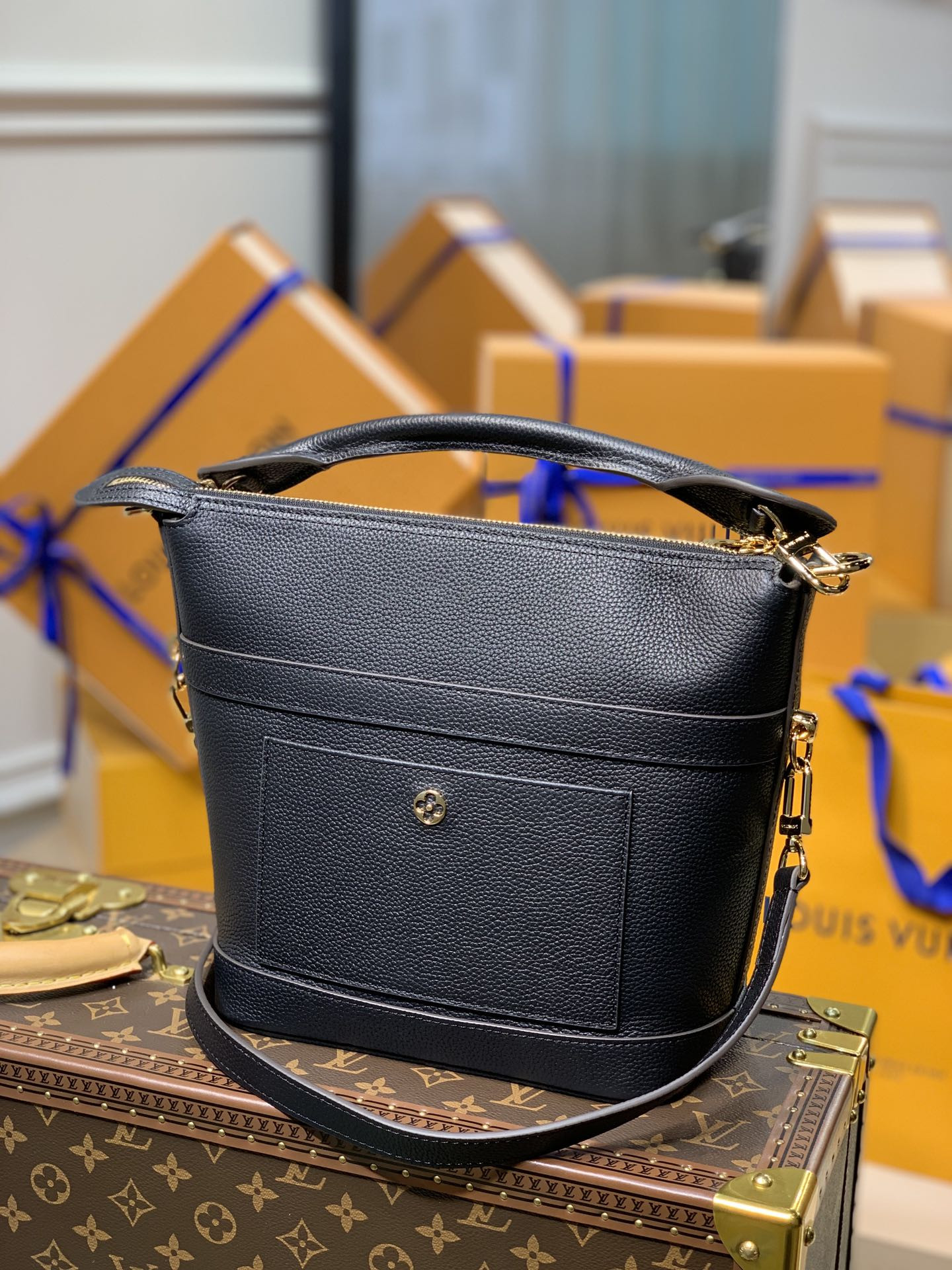 l0*is V*t0n cruiser handbags-25*22.5*13cm